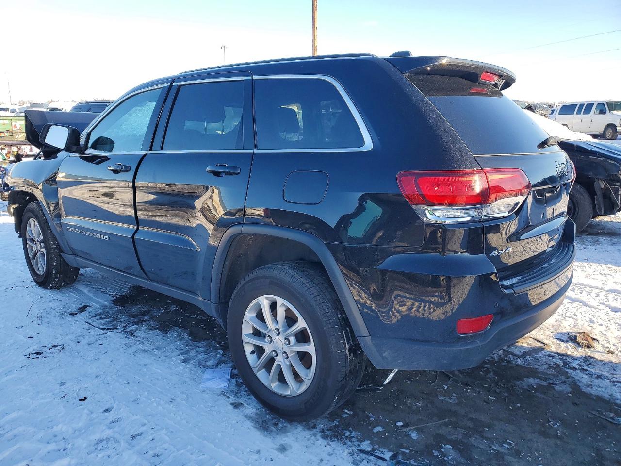2022 JEEP GRAND CHEROKEE LAREDO E photo 2