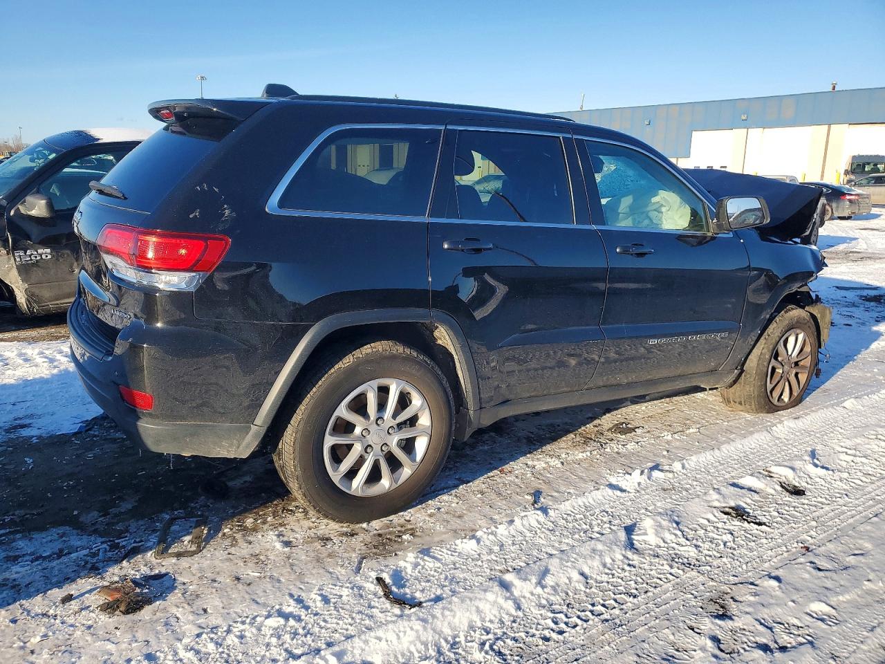 2022 JEEP GRAND CHEROKEE LAREDO E photo 3