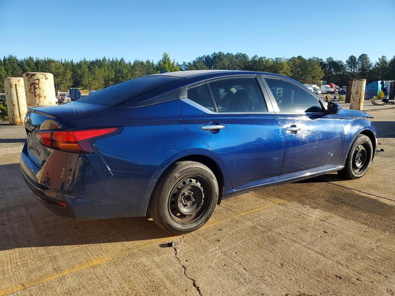 2019 NISSAN ALTIMA S photo 3