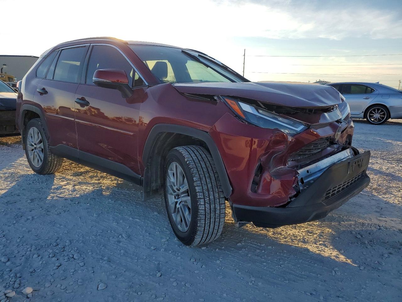 2022 TOYOTA RAV4 XLE PREMIUM photo 4