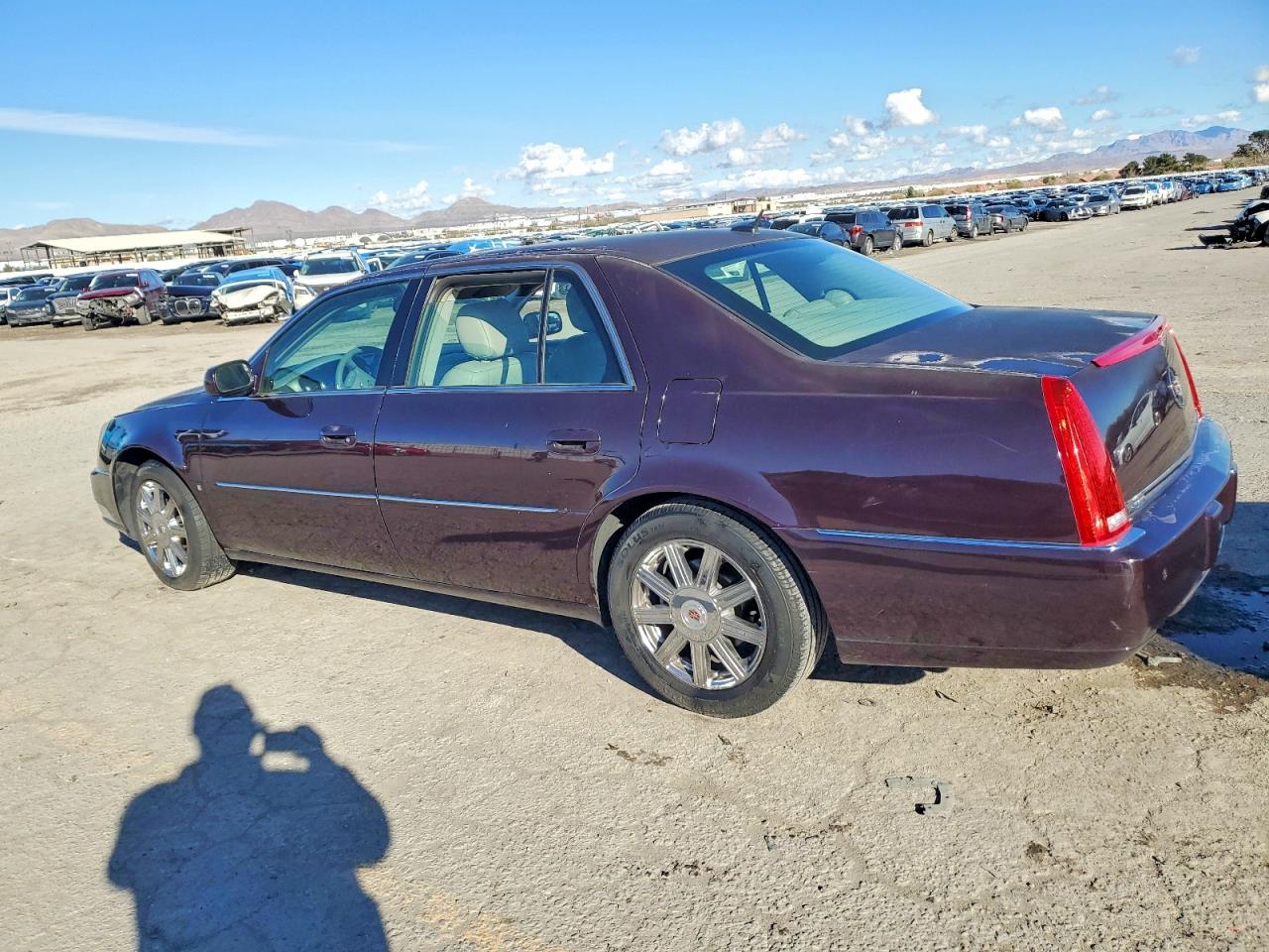 2008 CADILLAC DTS photo 2