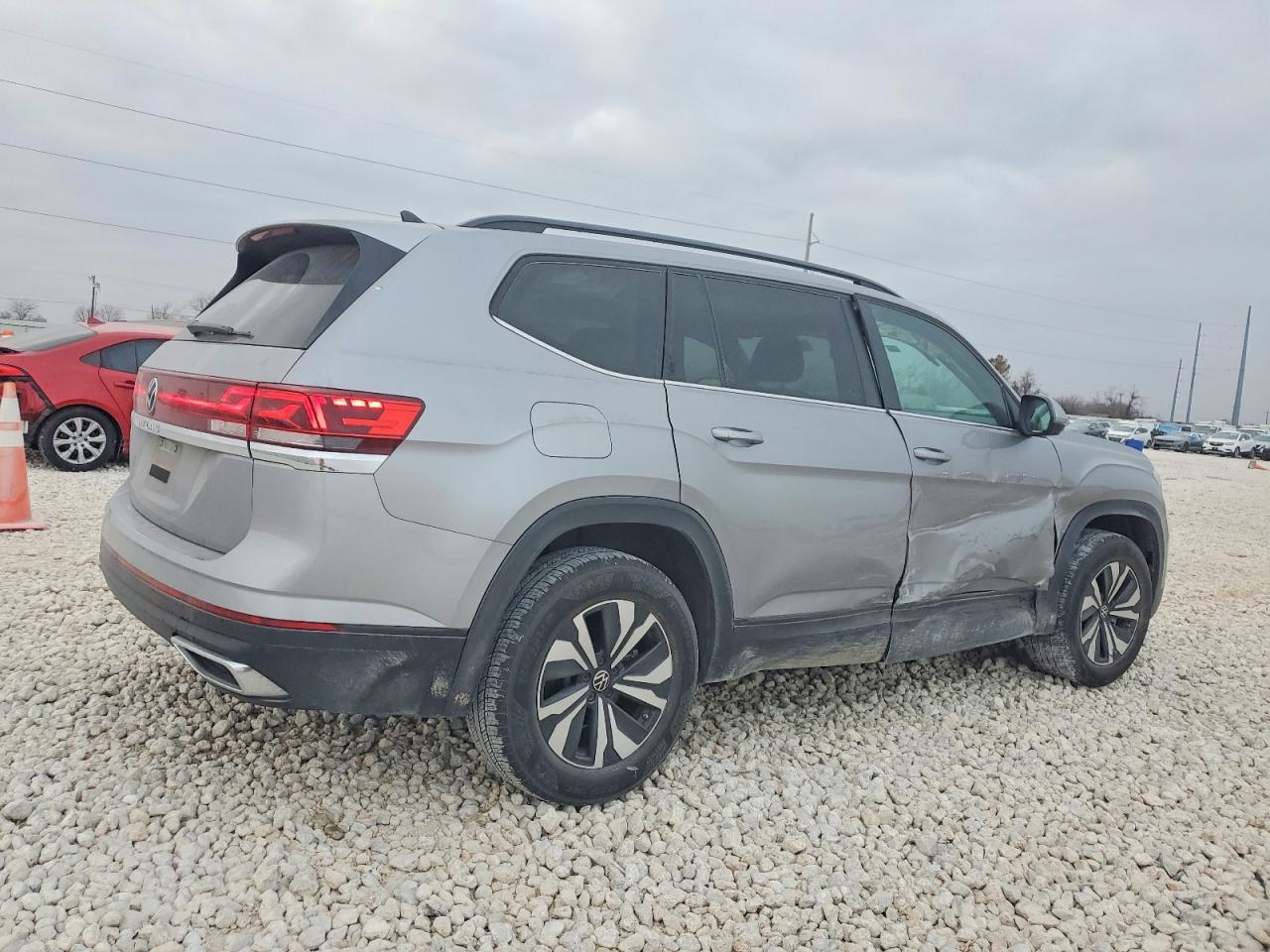 2024 VOLKSWAGEN ATLAS SE photo 3