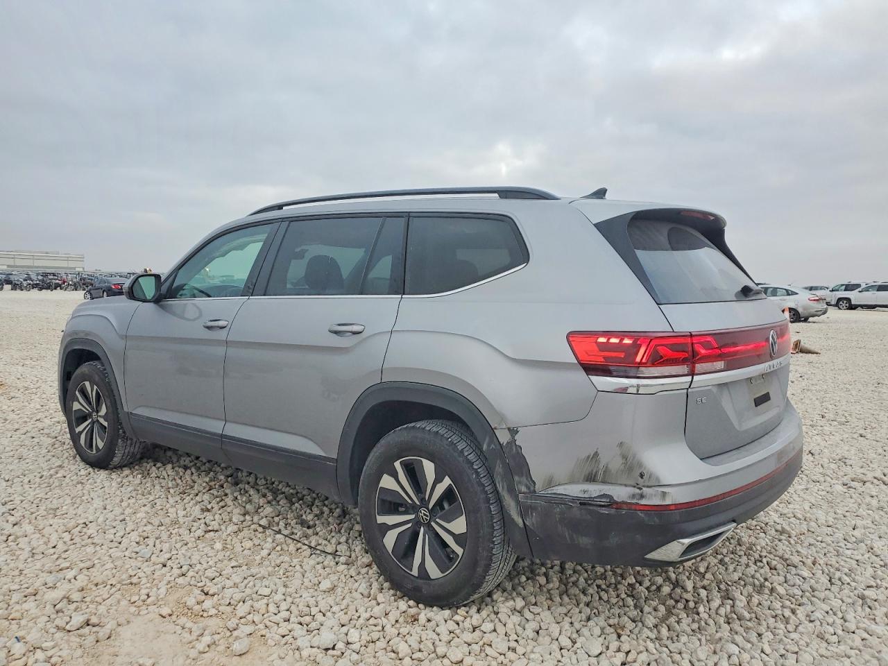 2024 VOLKSWAGEN ATLAS SE photo 2