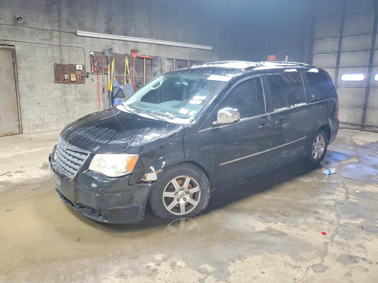 2010 CHRYSLER TOWN & COUNTRY