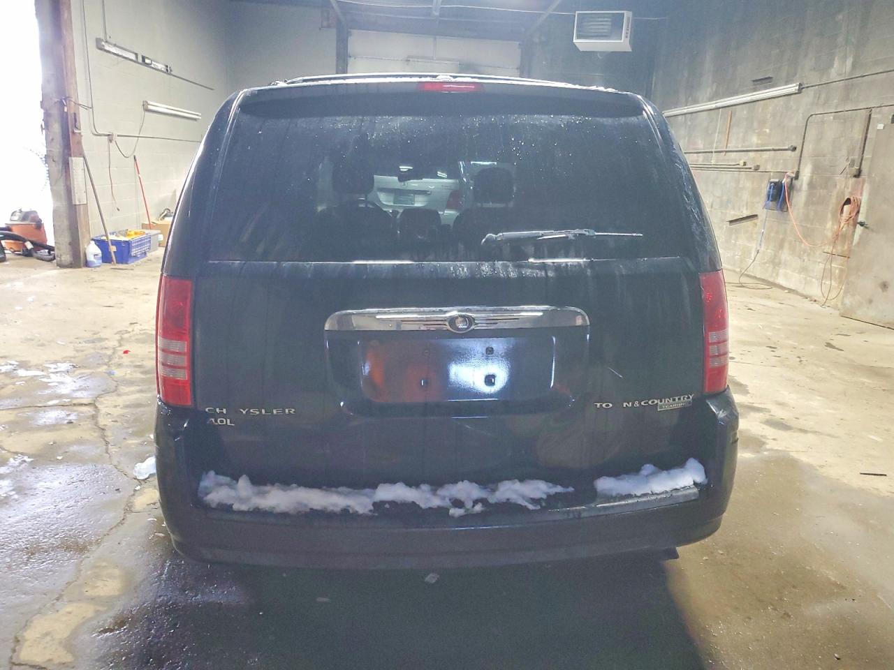 2010 CHRYSLER TOWN & COUNTRY TOURING PLUS photo 11