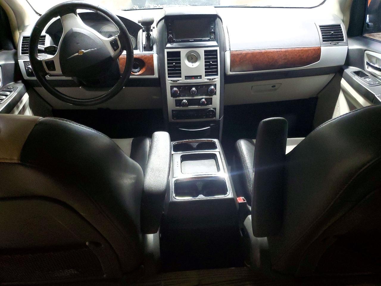 2010 CHRYSLER TOWN & COUNTRY TOURING PLUS photo 15