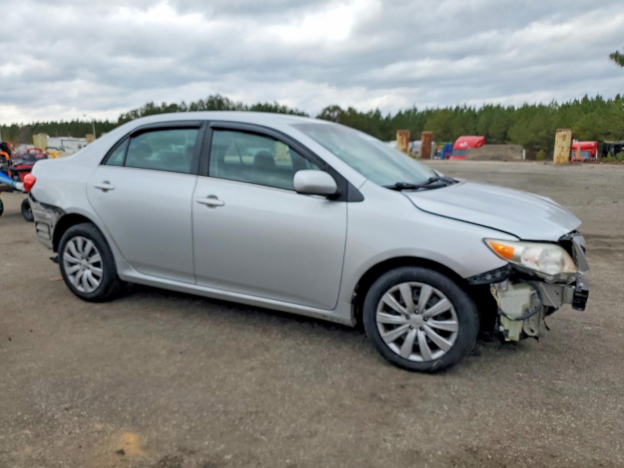 2013 TOYOTA COROLLA BASE photo 4