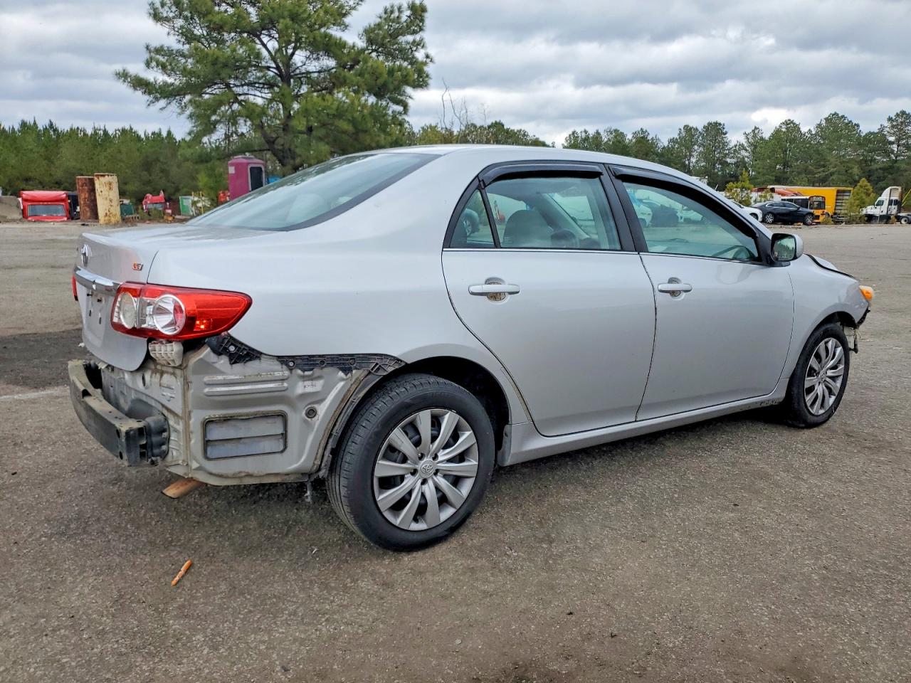 2013 TOYOTA COROLLA BASE photo 3