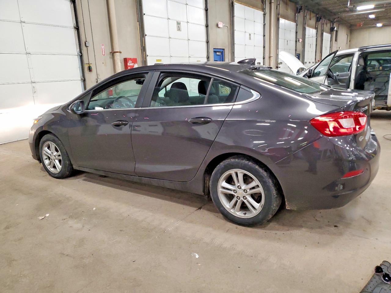 2017 CHEVROLET CRUZE LT photo 2