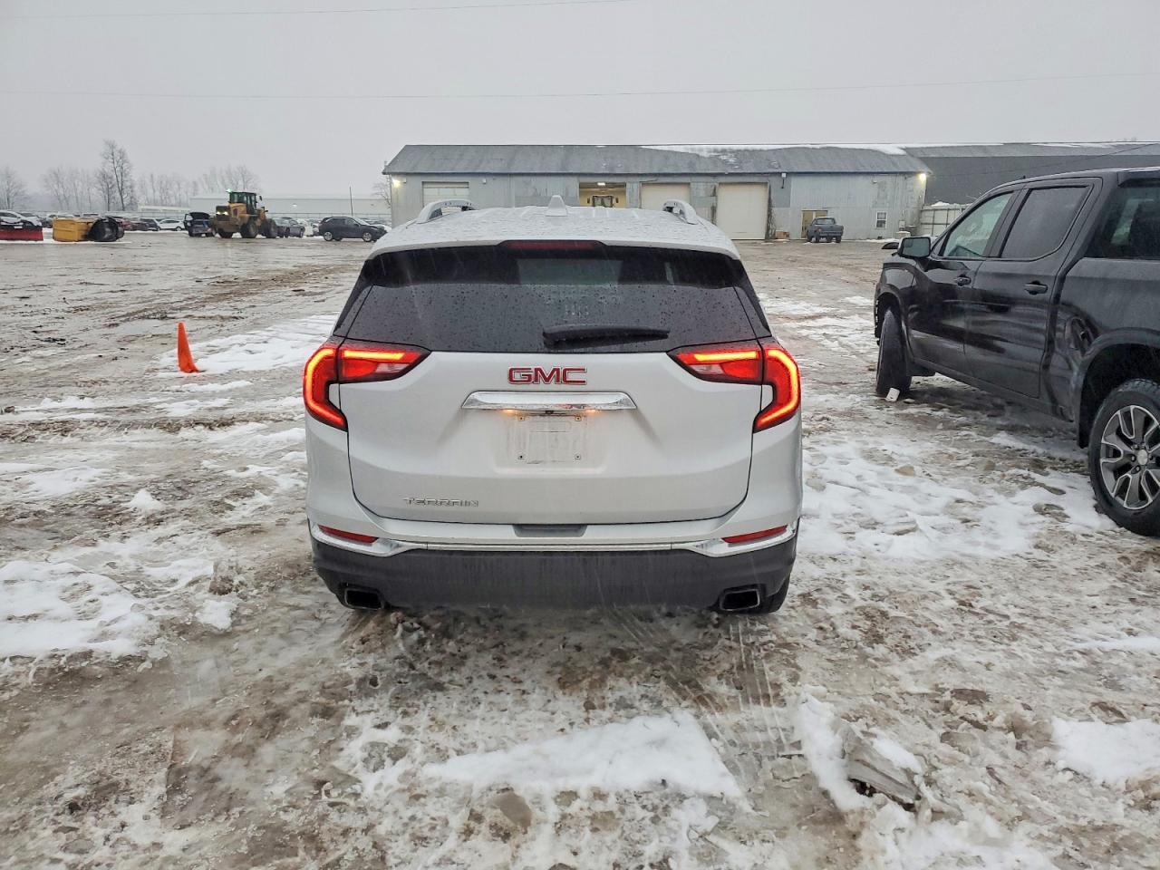 2018 GMC TERRAIN SLT photo 6