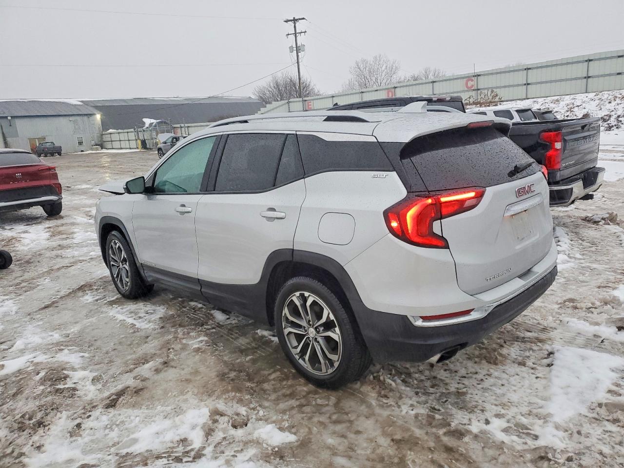 2018 GMC TERRAIN SLT photo 2