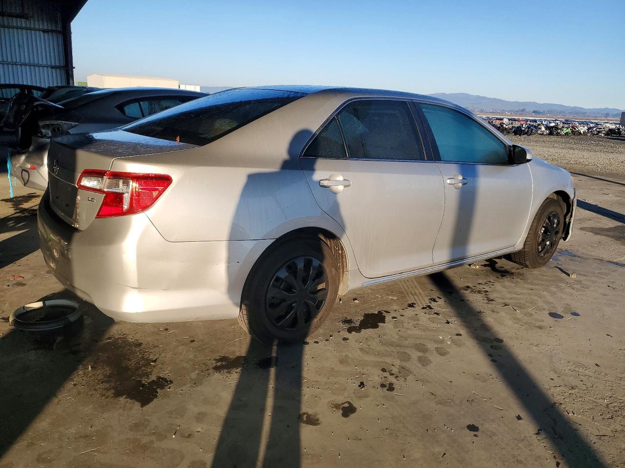 2014 TOYOTA CAMRY L photo 3