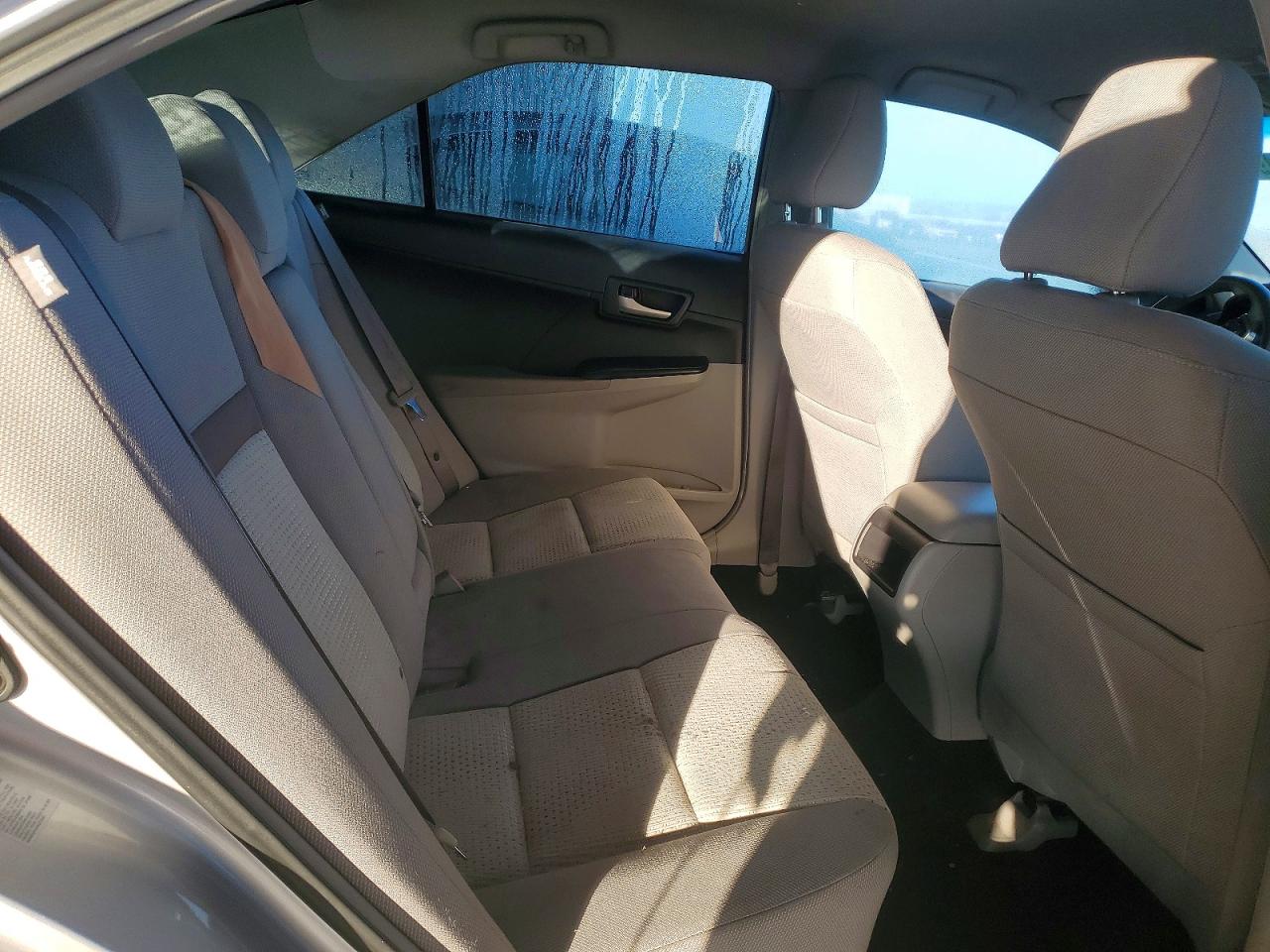 2014 TOYOTA CAMRY L photo 10