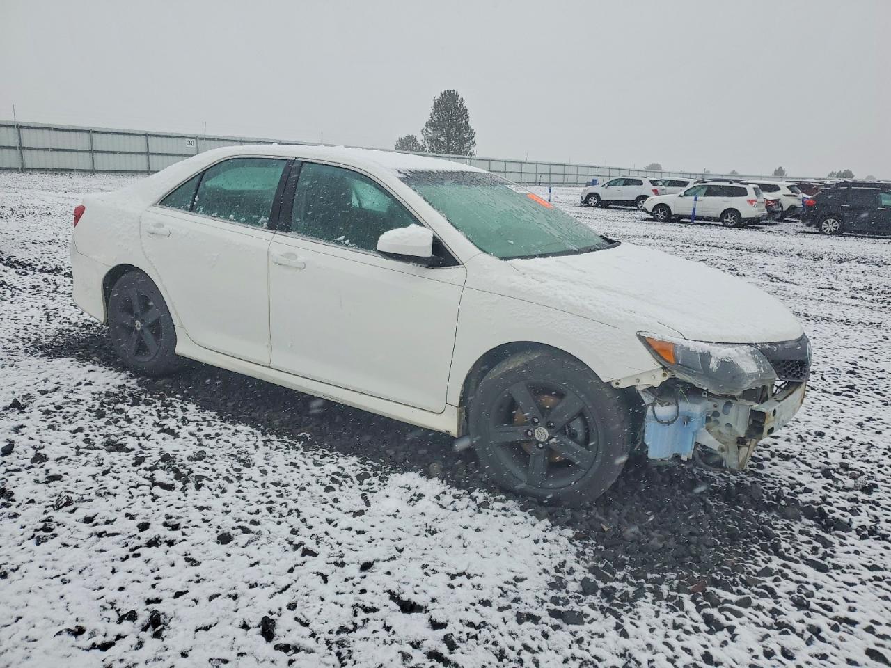2014 TOYOTA CAMRY L photo 4