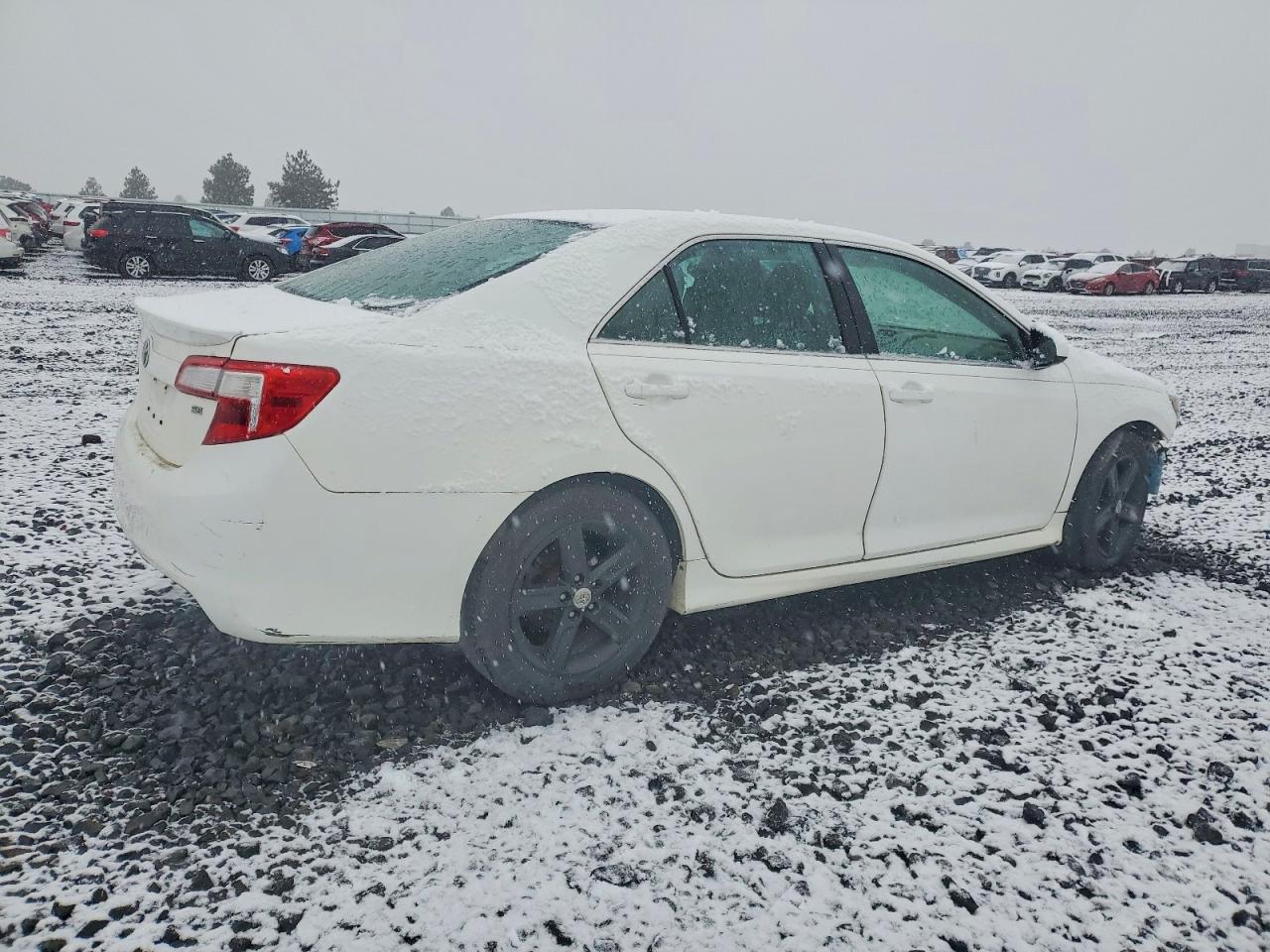 2014 TOYOTA CAMRY L photo 3