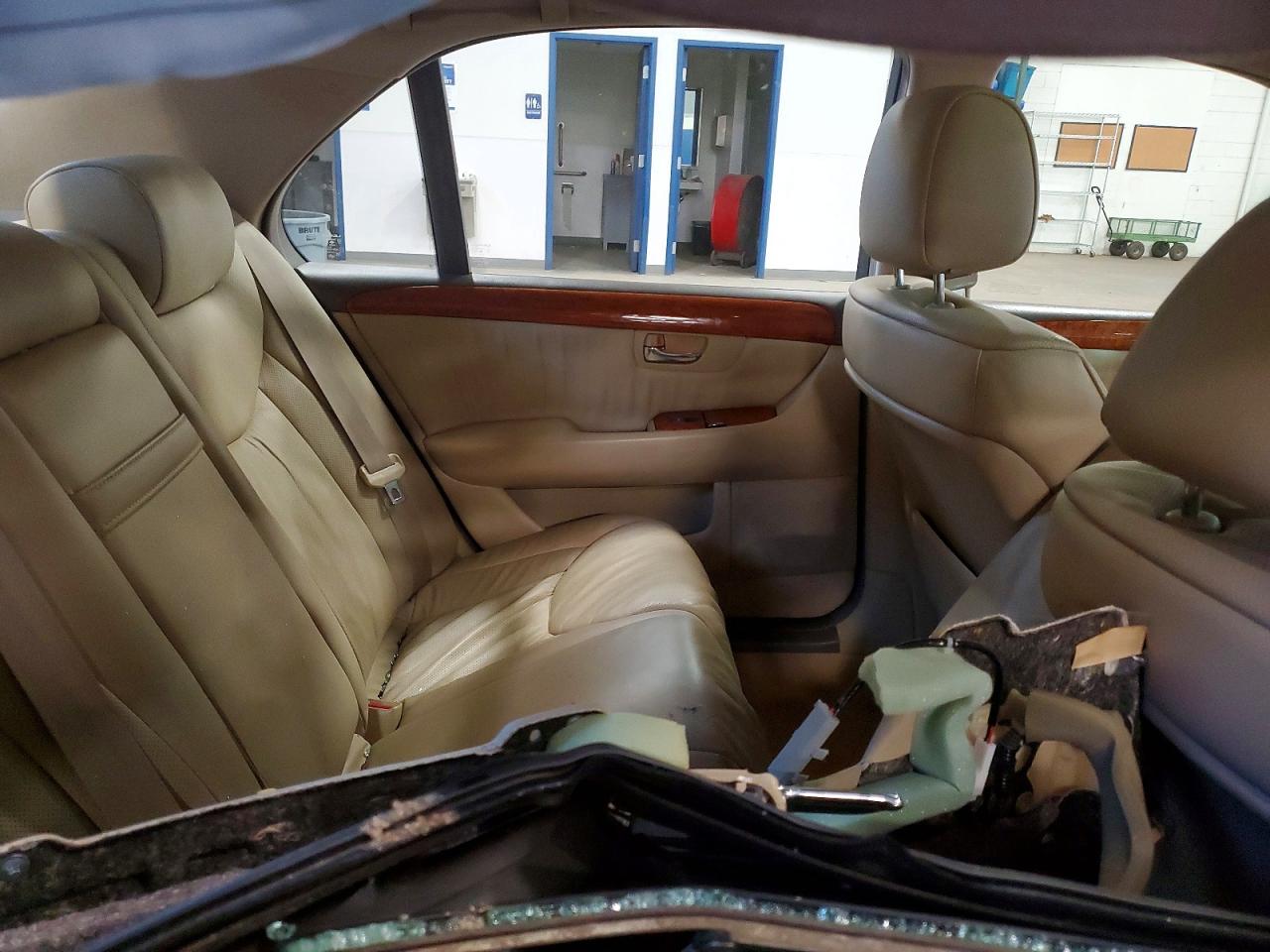2004 LEXUS LS 430 photo 10