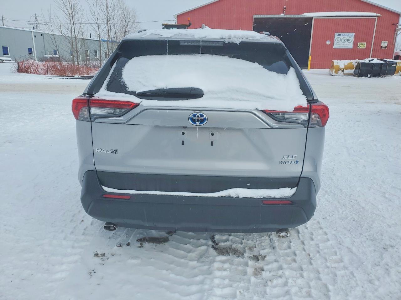 2024 TOYOTA RAV4 XLE photo 6