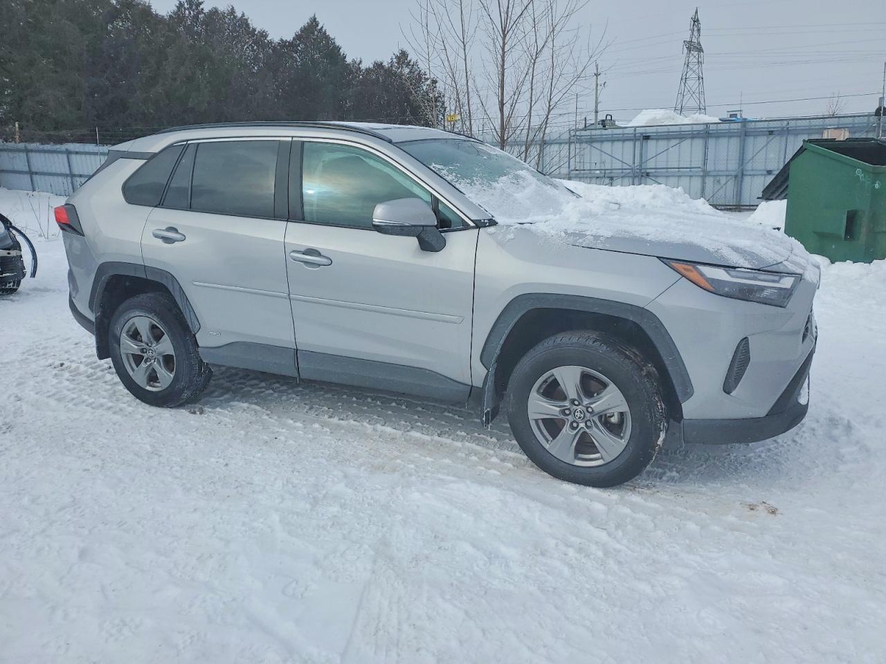 2024 TOYOTA RAV4 XLE photo 4