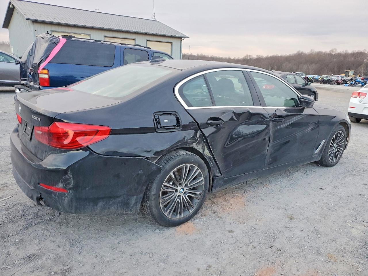 2020 BMW 530 XI photo 3