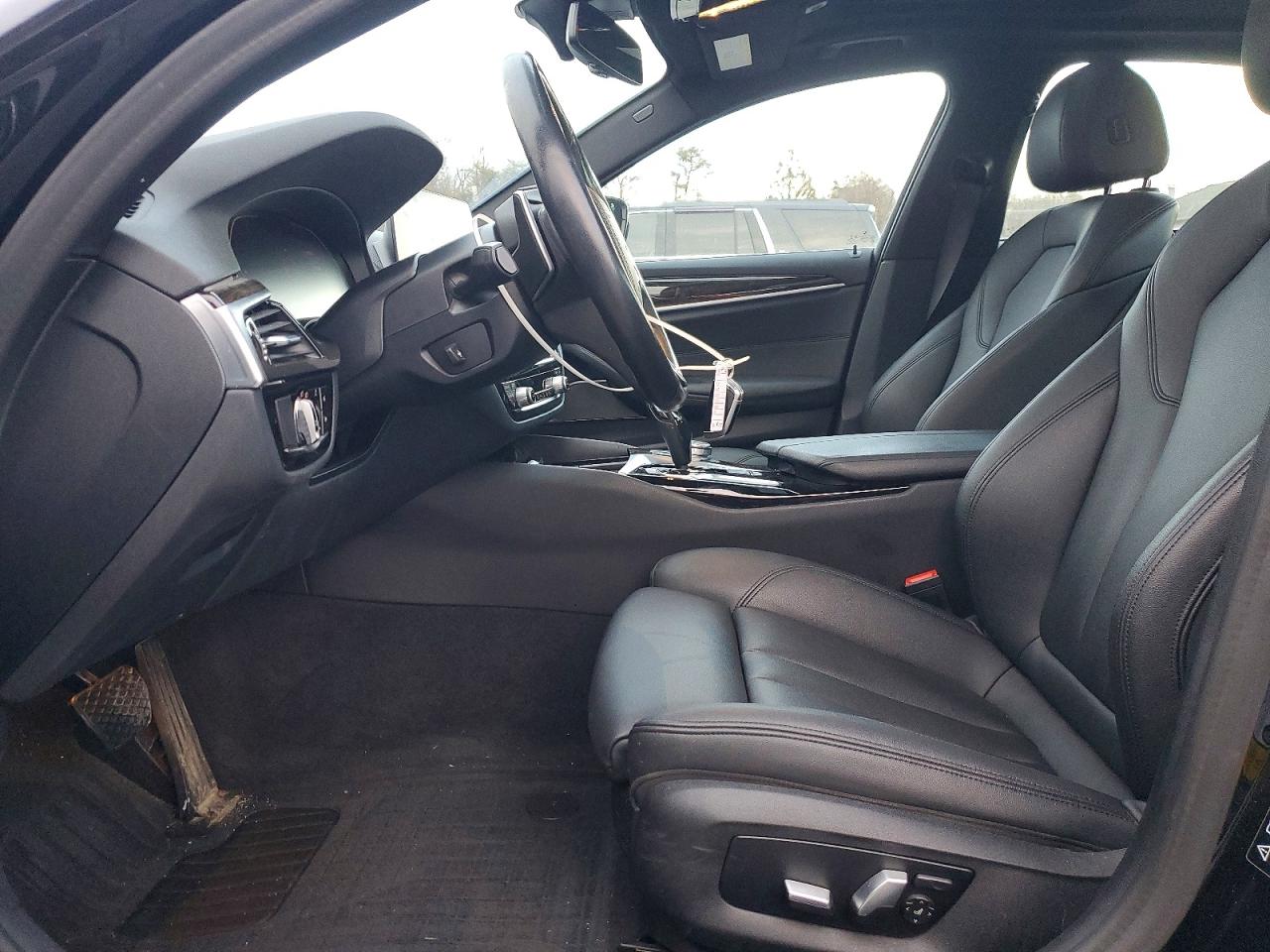 2020 BMW 530 XI photo 7