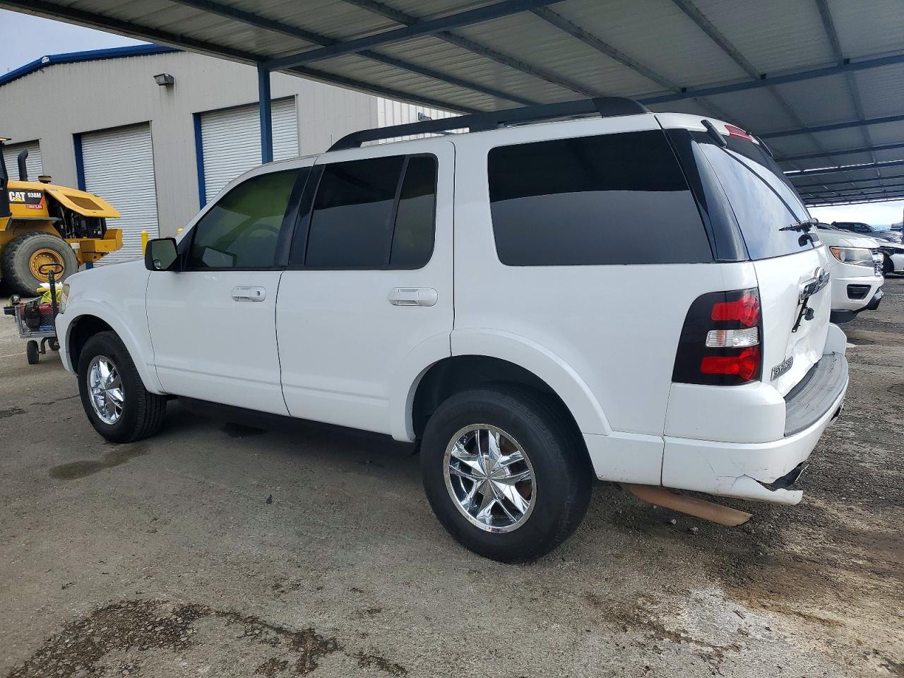 2010 FORD EXPLORER XLT photo 2