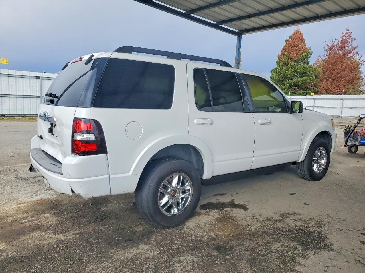 2010 FORD EXPLORER XLT photo 3