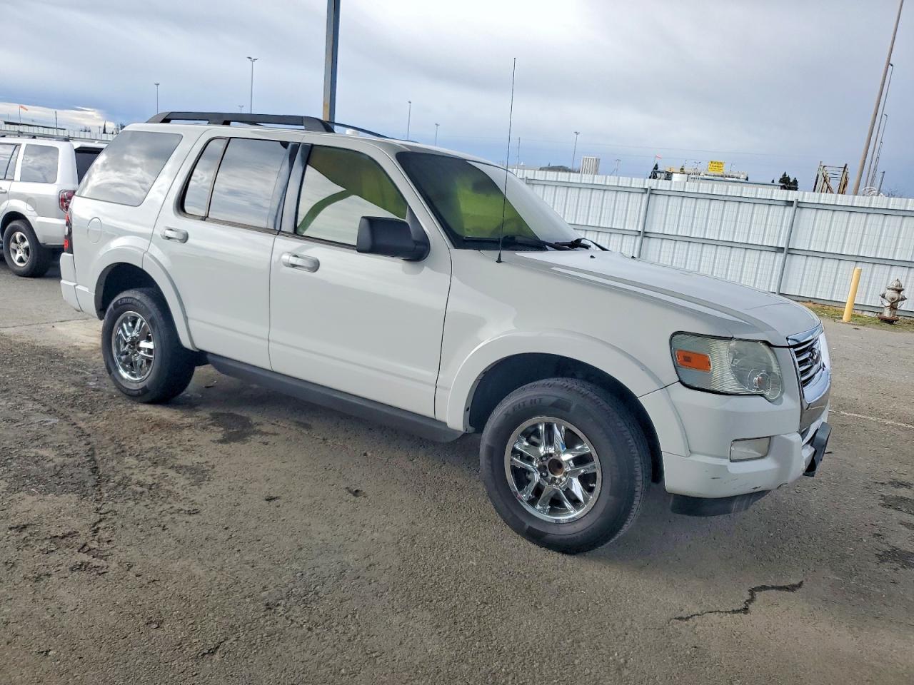 2010 FORD EXPLORER XLT photo 4