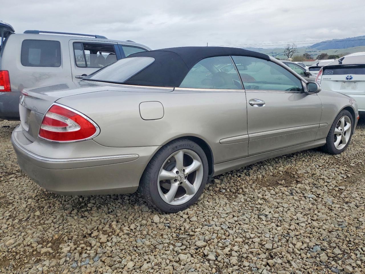 2005 MERCEDES-BENZ CLK 320 photo 5