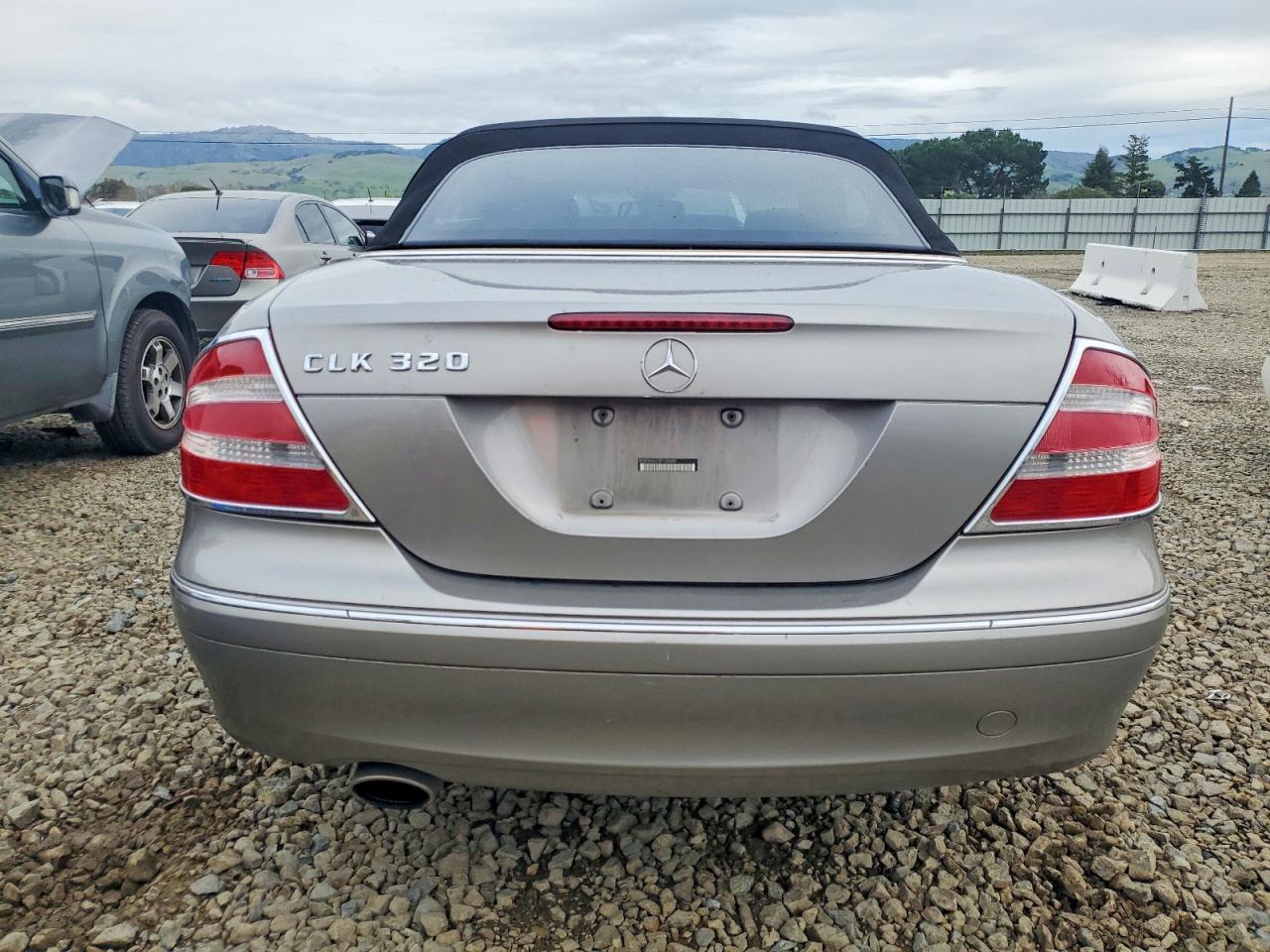 2005 MERCEDES-BENZ CLK 320 photo 11
