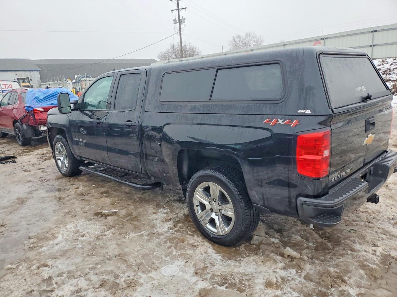 2018 CHEVROLET SILVERADO K1500 CUSTOM photo 3
