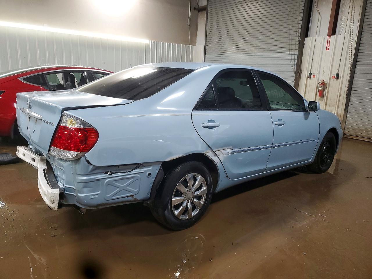 2005 TOYOTA CAMRY LE photo 3