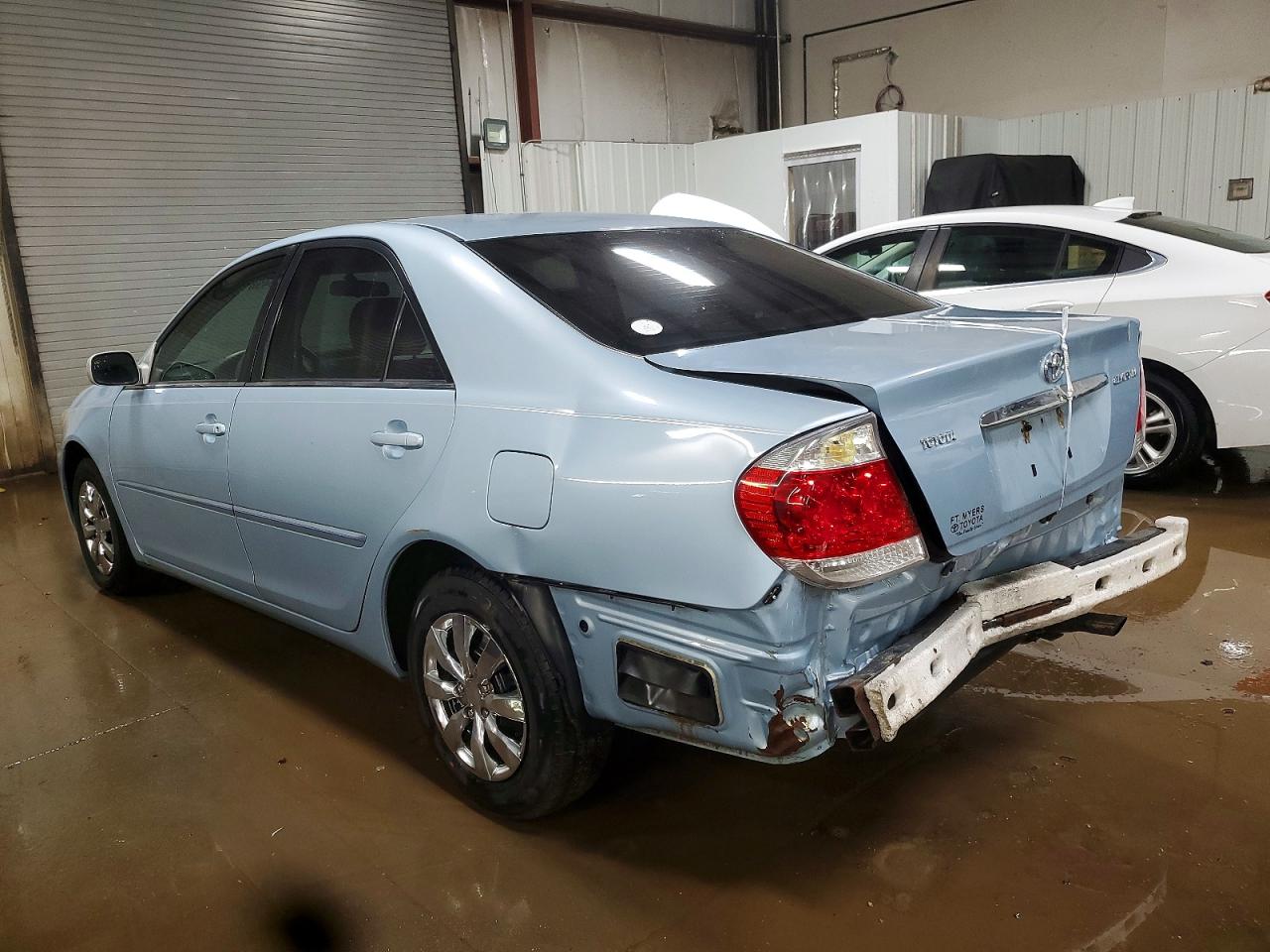 2005 TOYOTA CAMRY LE photo 2