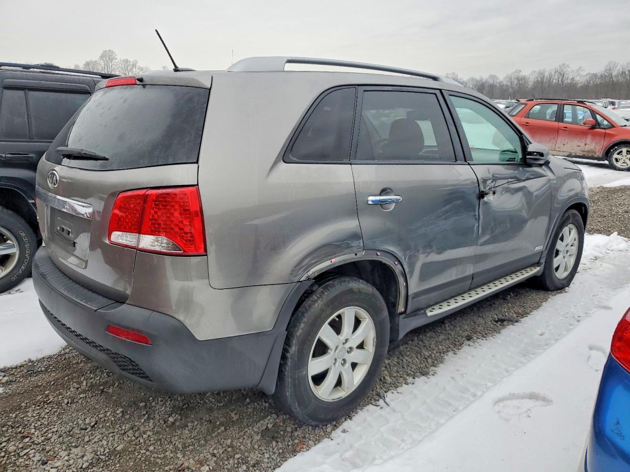 2013 KIA SORENTO LX photo 3