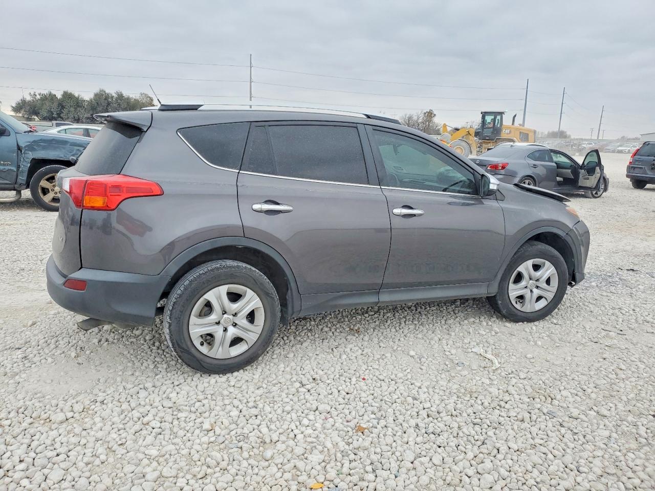 2013 TOYOTA RAV4 LE photo 3