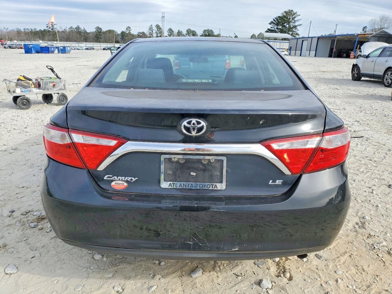 2016 TOYOTA CAMRY LE photo 11