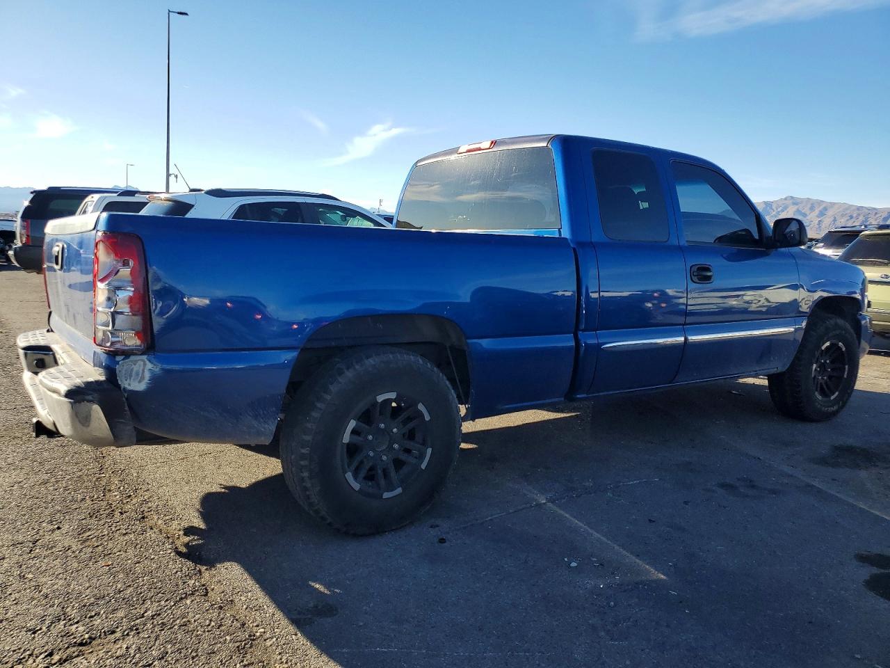2003 GMC NEW SIERRA C1500 photo 3