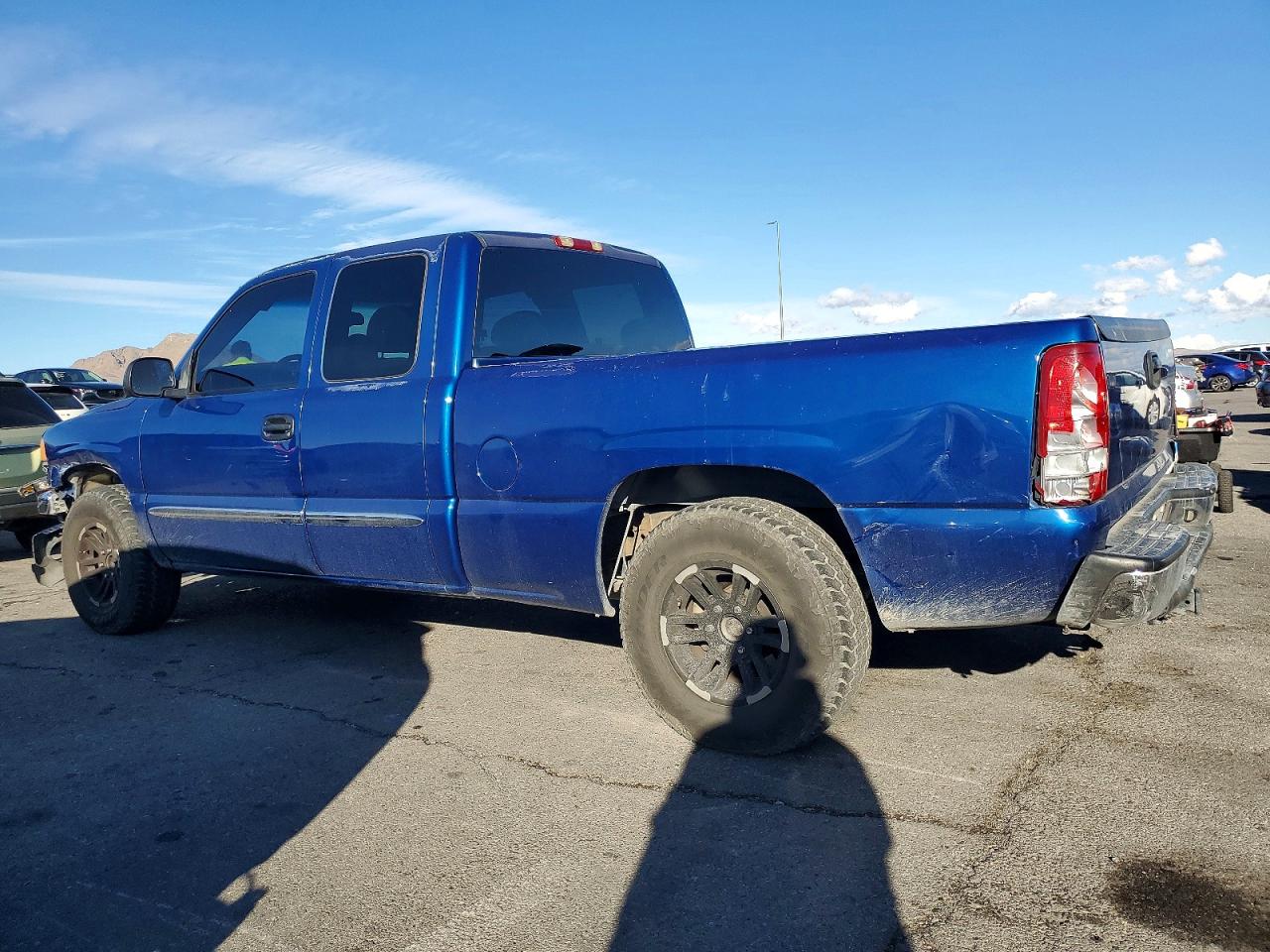 2003 GMC NEW SIERRA C1500 photo 2