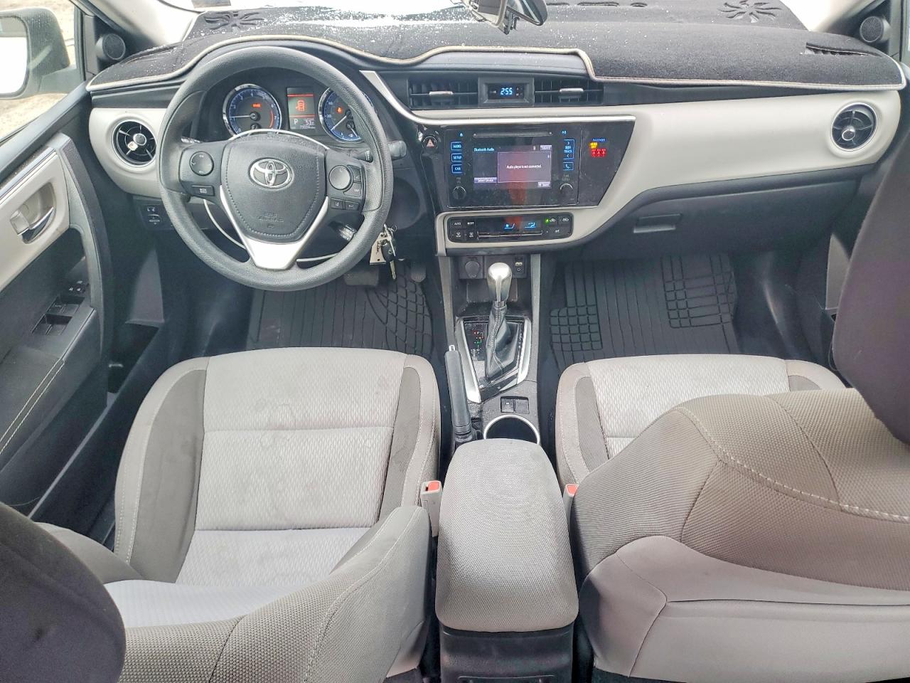 2019 TOYOTA COROLLA L photo 8