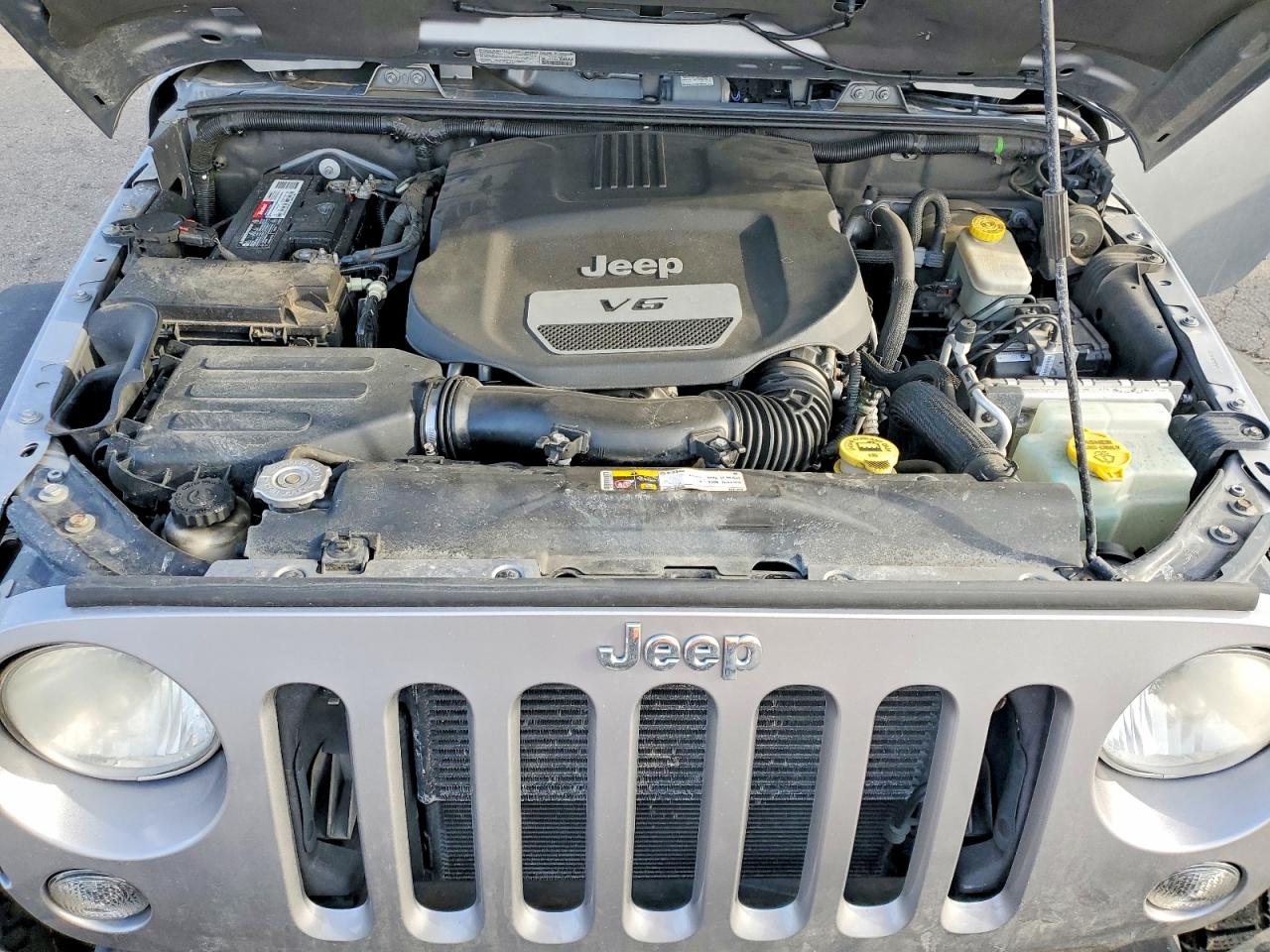 2014 JEEP WRANGLER UNLIMITED SAHARA photo 12