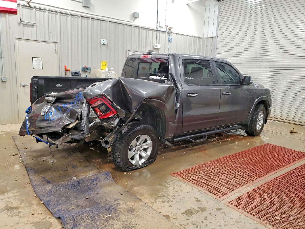 2019 RAM 1500 LARAMIE photo 3