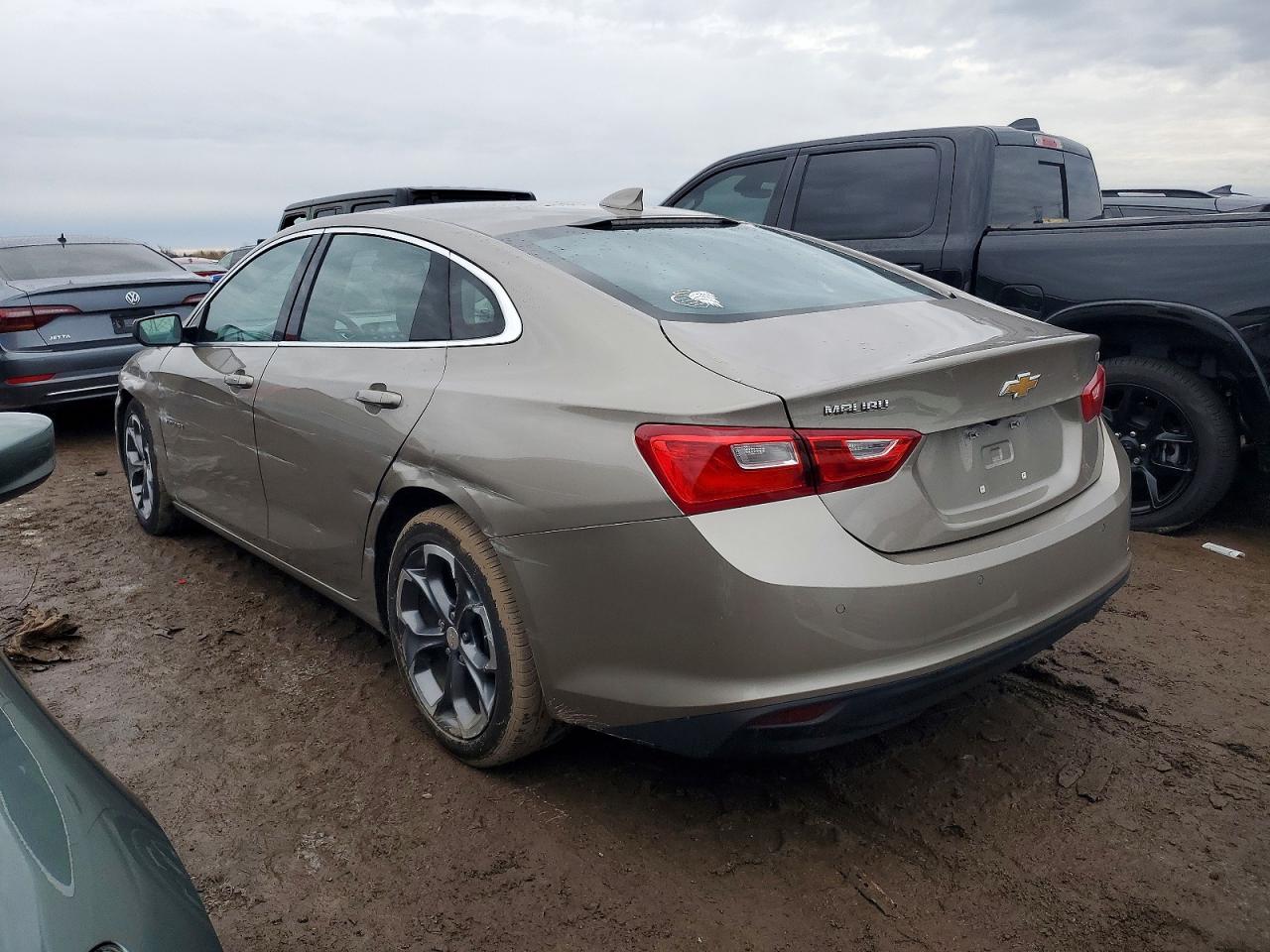 2024 CHEVROLET MALIBU LT photo 2