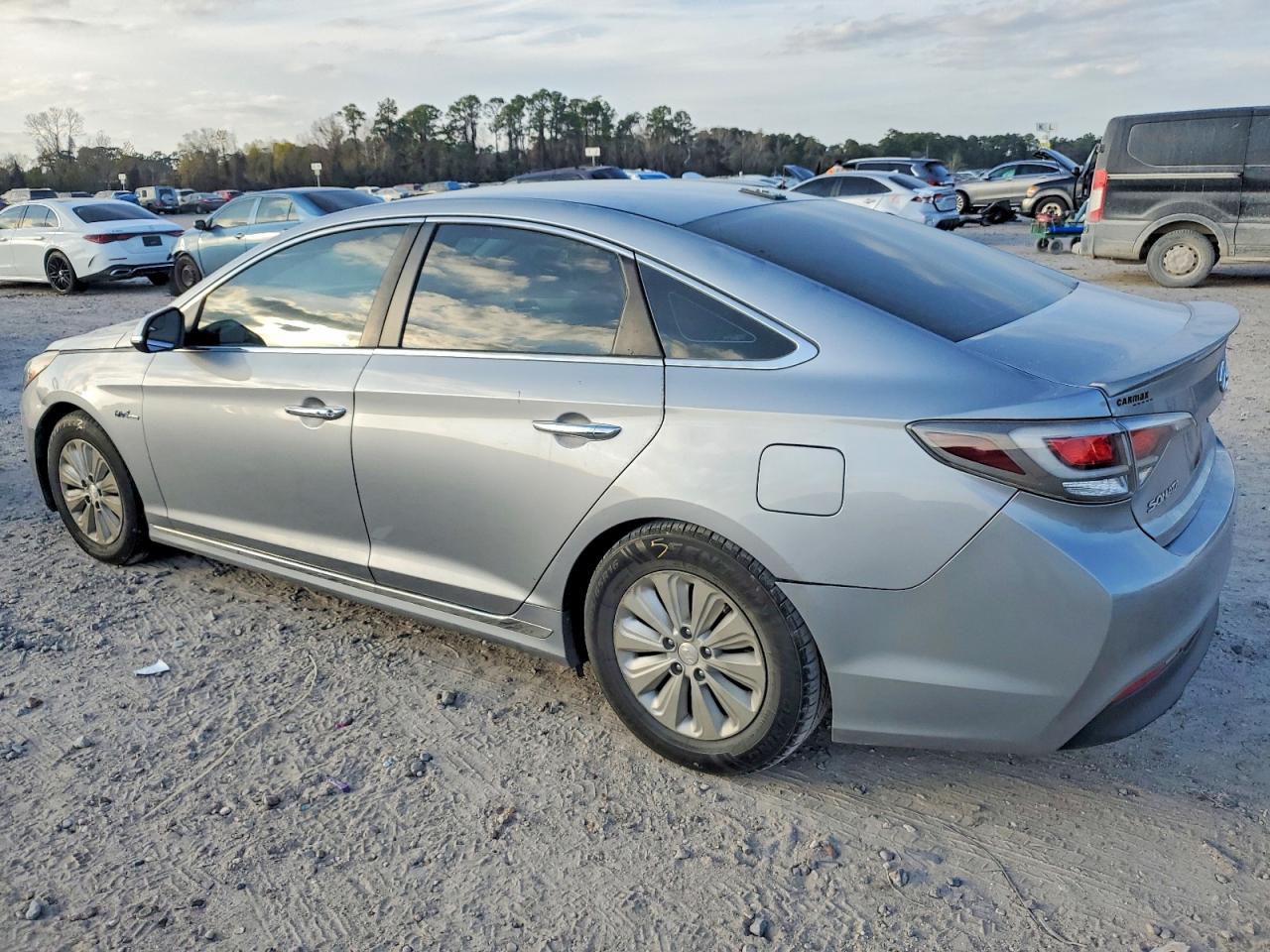 2016 HYUNDAI SONATA HYBRID photo 4