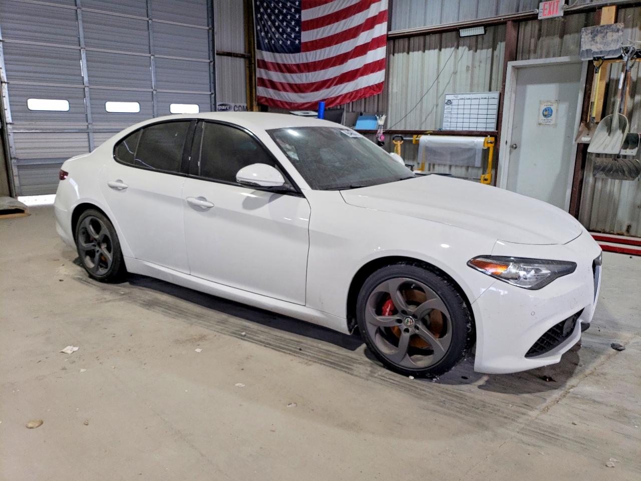 2017 ALFA ROMEO GIULIA TI photo 4