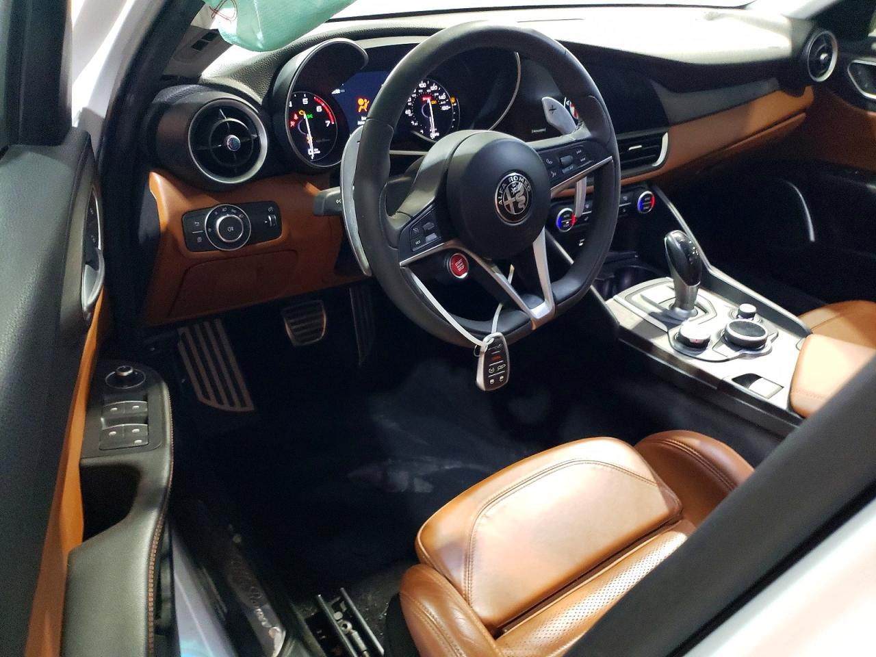 2017 ALFA ROMEO GIULIA TI photo 8