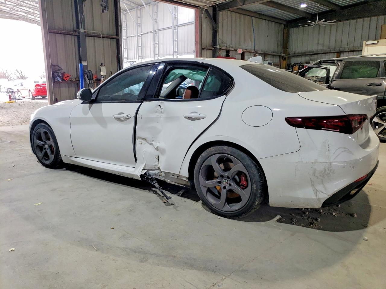 2017 ALFA ROMEO GIULIA TI photo 2