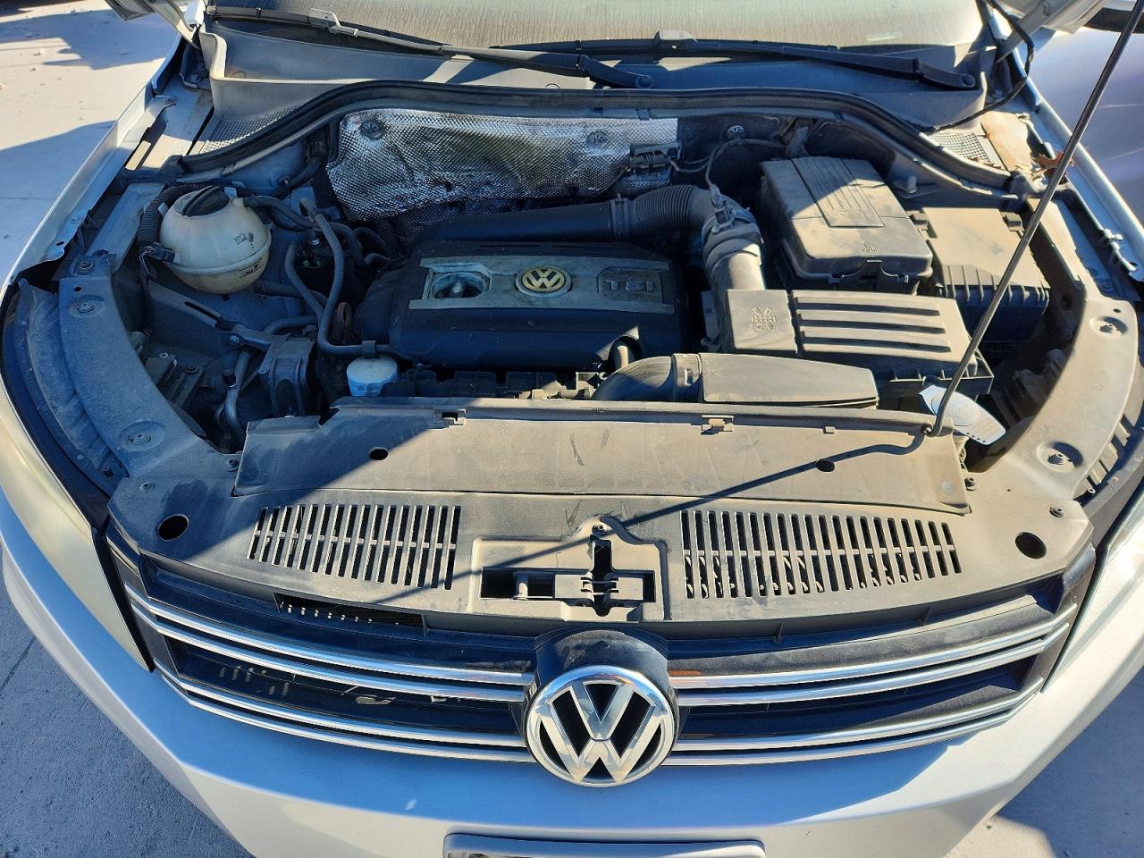 2013 VOLKSWAGEN TIGUAN S photo 12