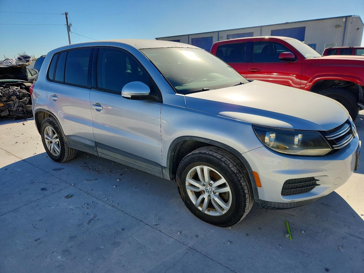 2013 VOLKSWAGEN TIGUAN S photo 4
