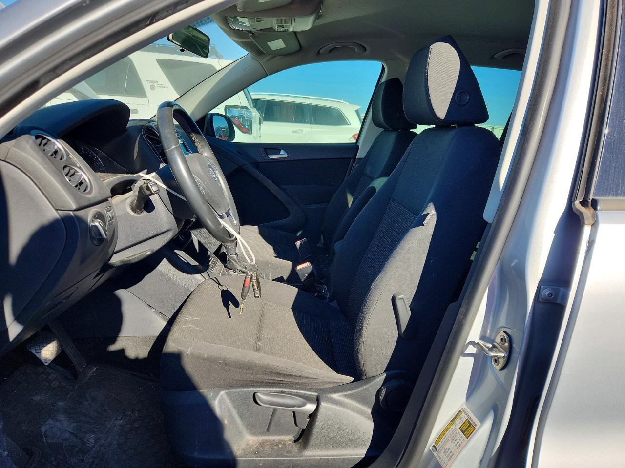 2013 VOLKSWAGEN TIGUAN S photo 7