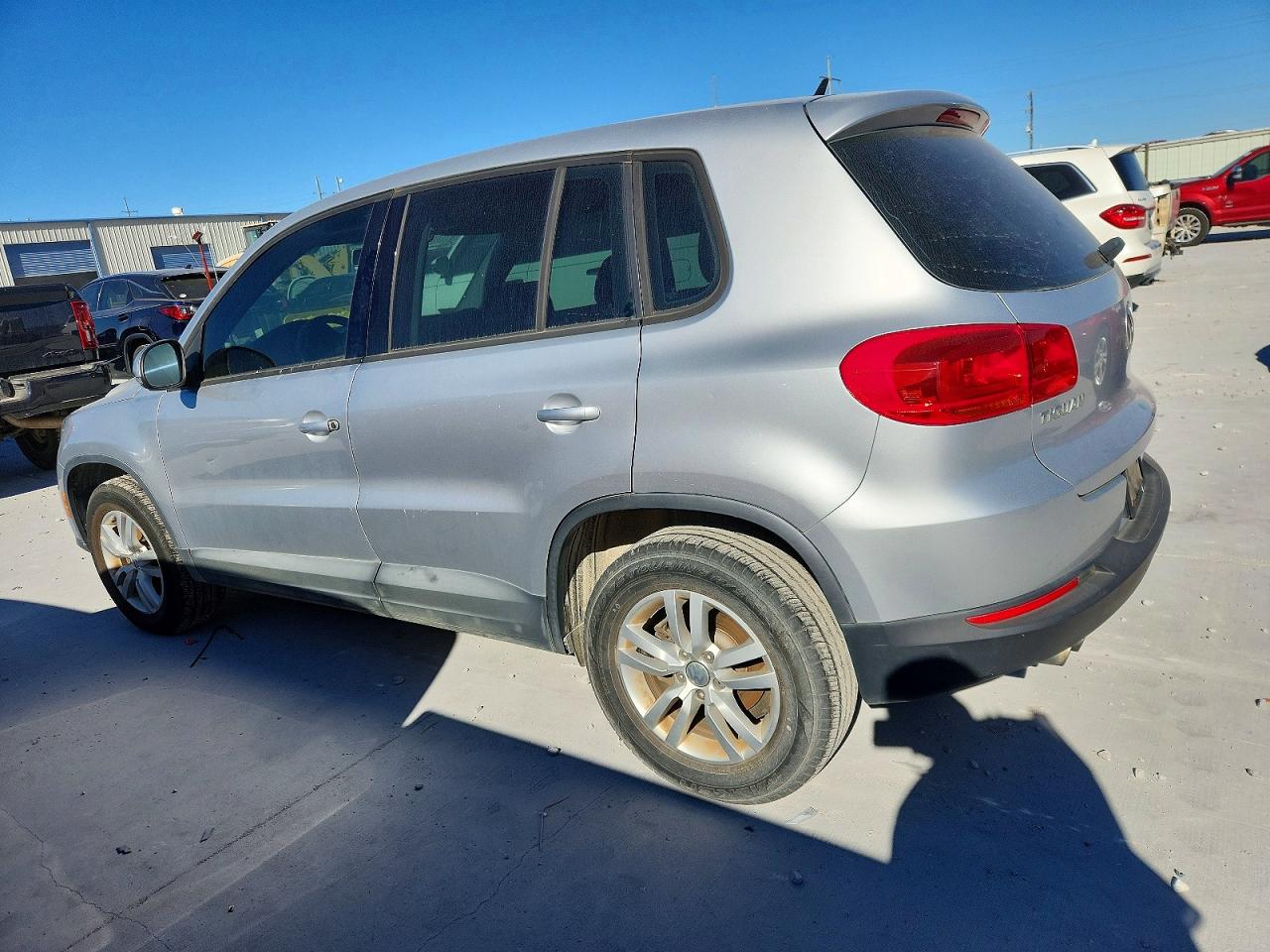 2013 VOLKSWAGEN TIGUAN S photo 2