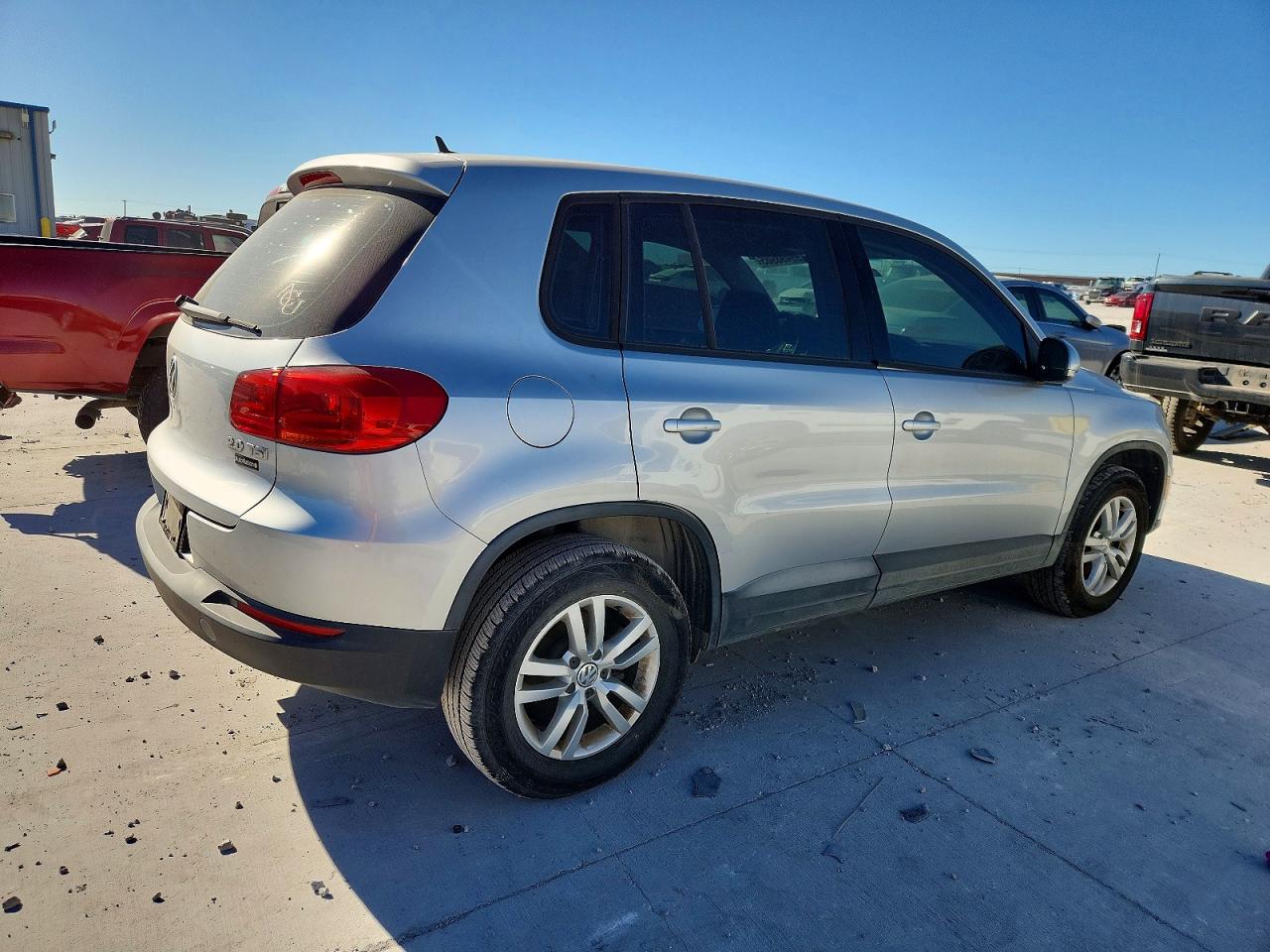 2013 VOLKSWAGEN TIGUAN S photo 3